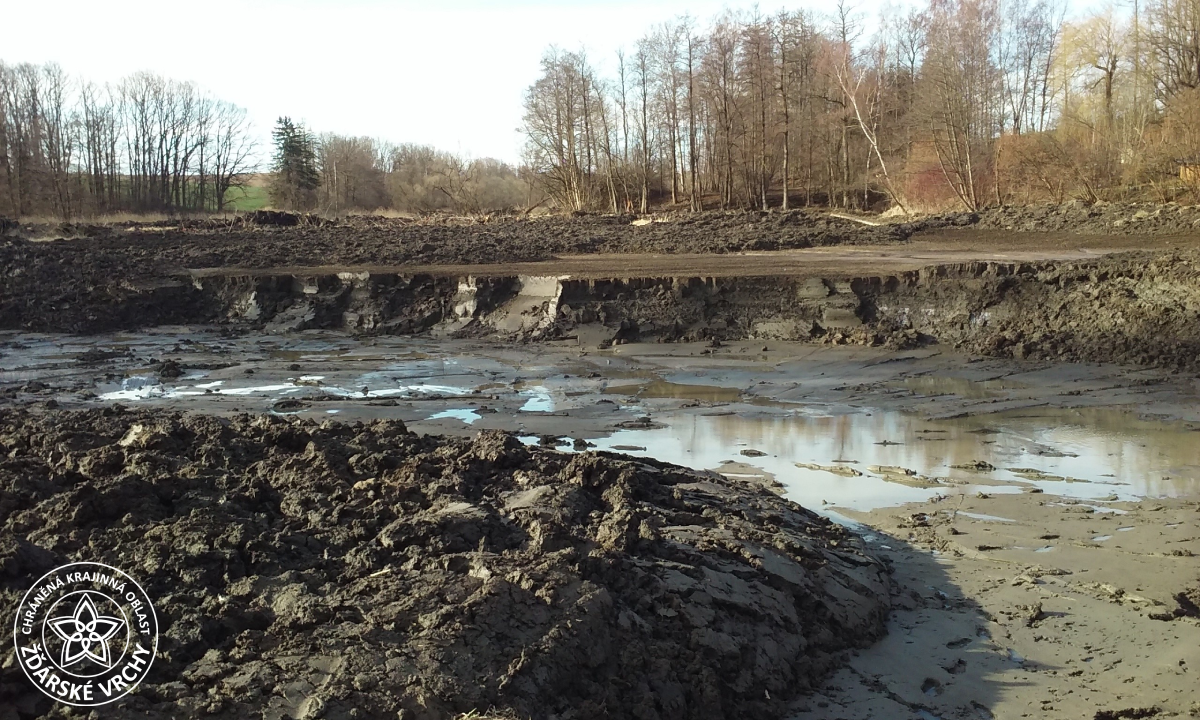 Sediment v zátopě dosahoval mocnosti až 1,5 m